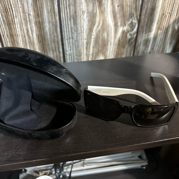 Vintage Gucci Sunglasses - Picture 2 of 3